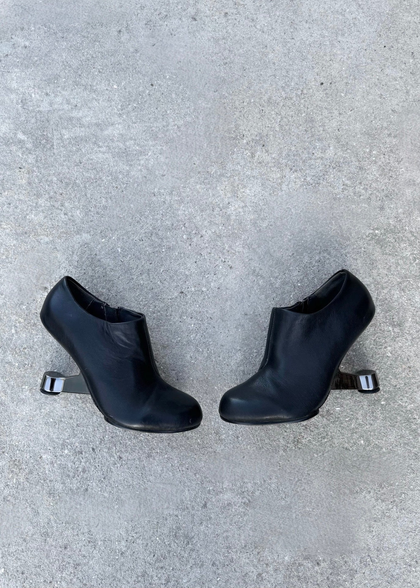 Bottines à talon sculptural United Nude en cuir noir