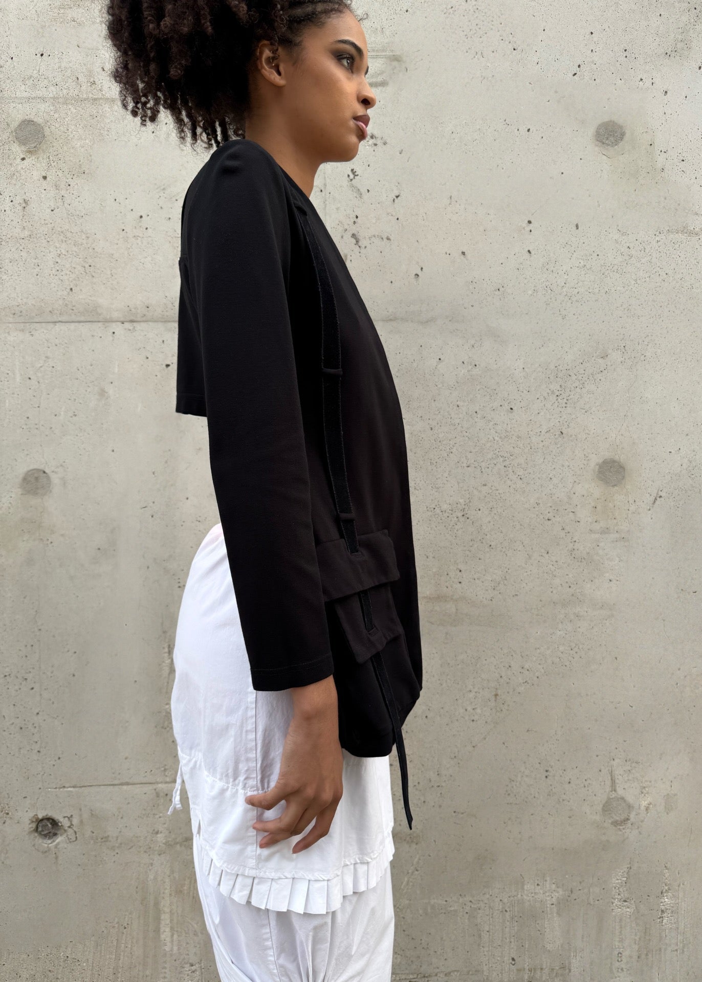 Blazer noir asymétrique à sangles