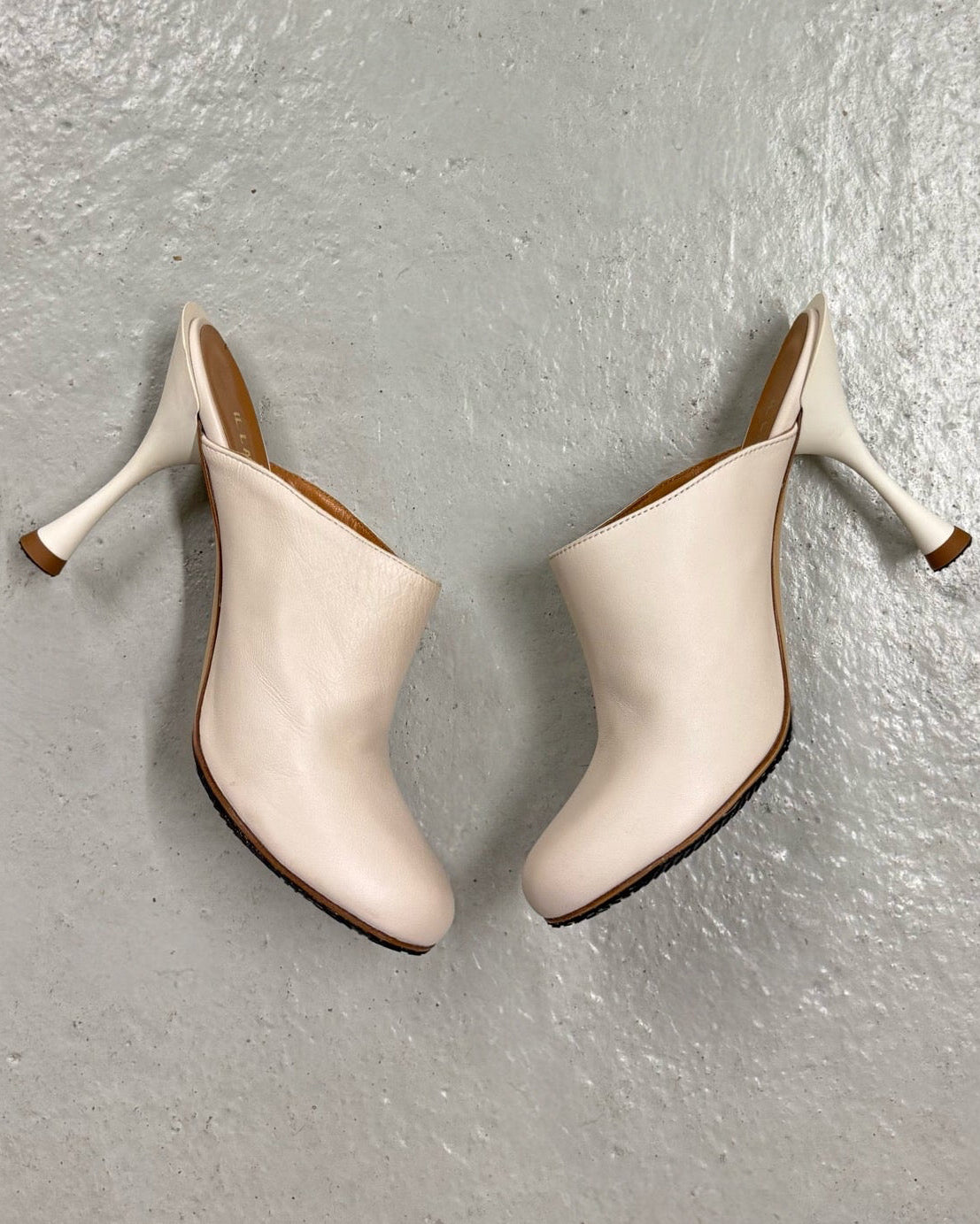 Mules à talon écru