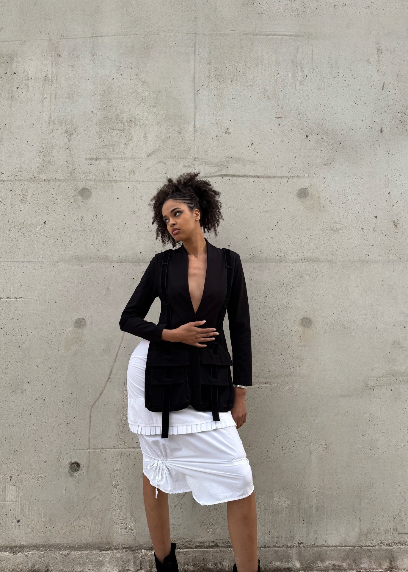 Blazer noir asymétrique à sangles